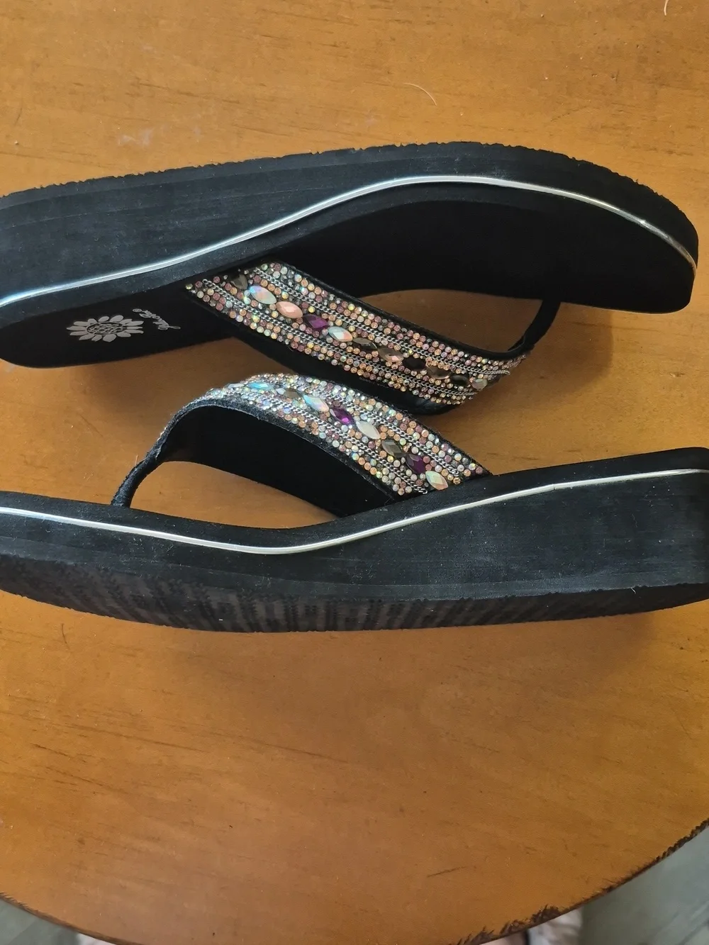 Yellowbox Crystal Embellished Black Women's Platform Flip Flops - Sz 8.5 - Picture 5 of 10